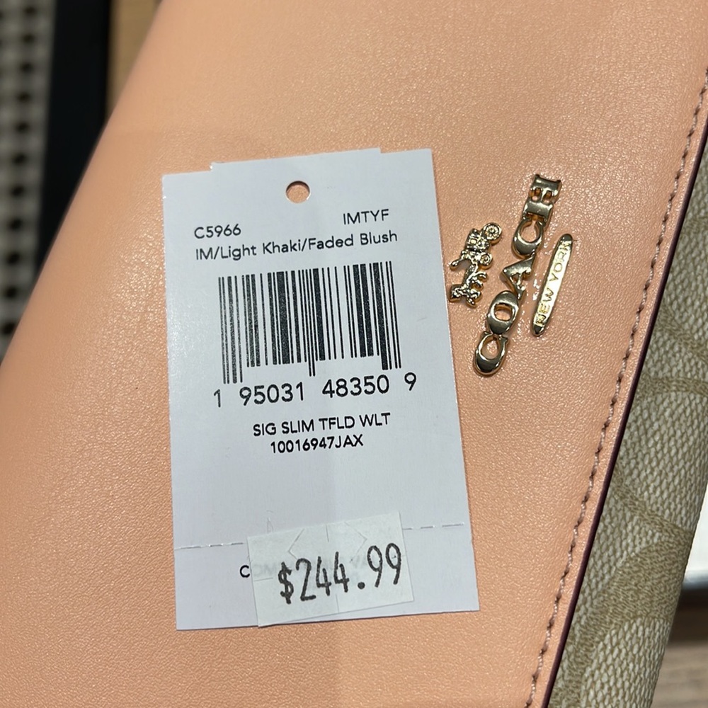 Coach Slim Trifold Wallet In Signature Canvas
IM/Light Khaki/Faded Blush - Picture 16 of 16